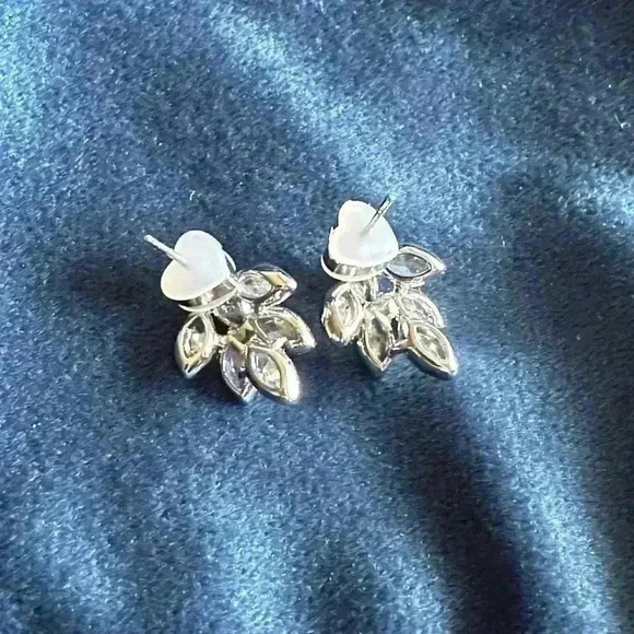 HiPeach Leaf Earring - Picture 3 of 7